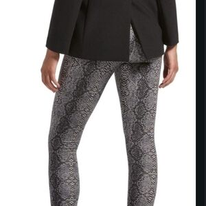 New, Large - Kendall & Kylie Black and Gray Snake Print Leggings